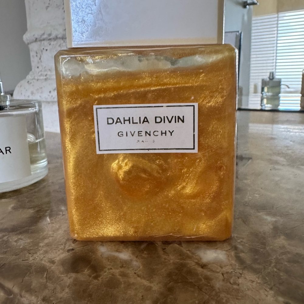 Givenchy Dahlia Divin Shimmering Body Oil Bottle - Gold